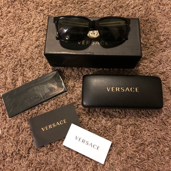 Men’s Versace sunglasses - Picture 1 of 5